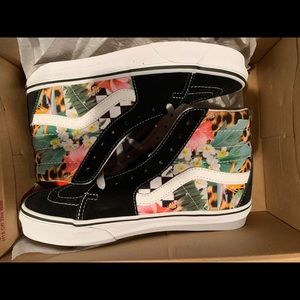 Vans NWT tropical animal check sk8-hi shoes.
